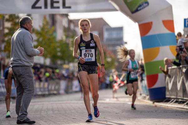 Alina Reh (SCC Berlin) am 31.10.2021 waehrend der DM 10km Strasse in Uelzen