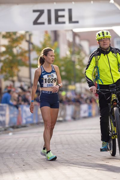 Hanna Klein (LAV Stadtwerke Tuebingen) am 31.10.2021 waehrend der DM 10km Strasse in Uelzen