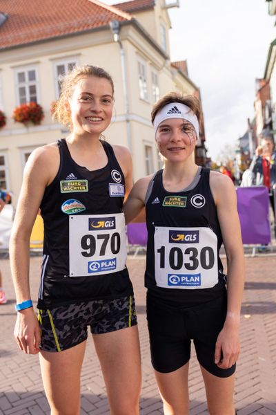 Alina Reh (SCC Berlin) und Blanka Doerfel (SCC Berlin) am 31.10.2021 waehrend der DM 10km Strasse in Uelzen