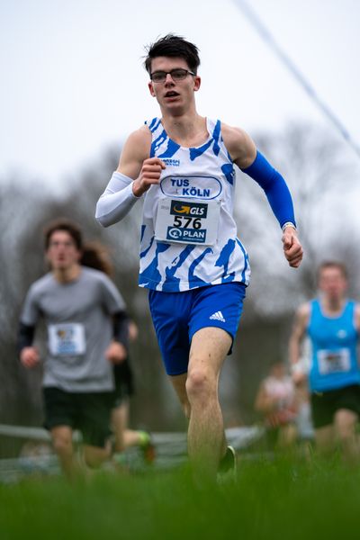 Gianluca Mirizzi (TuS Koeln rrh.) am 18.12.2021 waehrend der deutschen Cross Meisterschaft 2021 in Sonsbeck