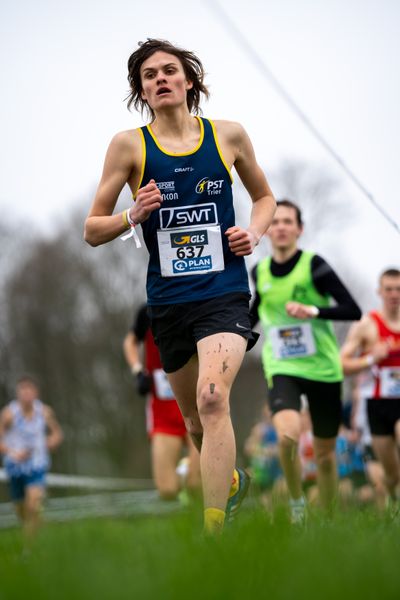 Hannes Hubertz (Post-Sportverein Trier) am 18.12.2021 waehrend der deutschen Cross Meisterschaft 2021 in Sonsbeck