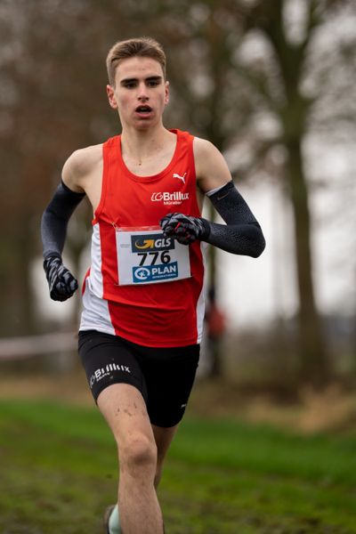 Silas Zahlten (LG Brillux Muenster) am 18.12.2021 waehrend der deutschen Cross Meisterschaft 2021 in Sonsbeck