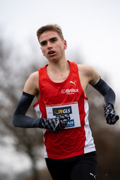 Silas Zahlten (LG Brillux Muenster) am 18.12.2021 waehrend der deutschen Cross Meisterschaft 2021 in Sonsbeck