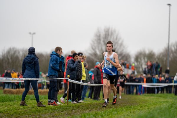 Jonas Kulgemeyer (OTB Osnabrueck) am 18.12.2021 waehrend der deutschen Cross Meisterschaft 2021 in Sonsbeck
