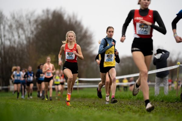 Leonie Kruse (LG Brillux Muenster) am 18.12.2021 waehrend der deutschen Cross Meisterschaft 2021 in Sonsbeck