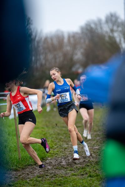 Fabiane Meyer (TV Westfalia Epe) am 18.12.2021 waehrend der deutschen Cross Meisterschaft 2021 in Sonsbeck