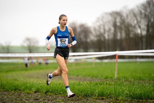 Fabiane Meyer (TV Westfalia Epe) am 18.12.2021 waehrend der deutschen Cross Meisterschaft 2021 in Sonsbeck