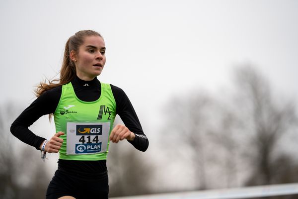 Sophie Kellermann (LAZ Moenchengladbach) am 18.12.2021 waehrend der deutschen Cross Meisterschaft 2021 in Sonsbeck