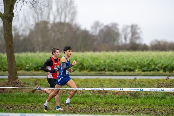 Anas Belfqih (TV Waldstrasse Wiesbaden) und Marco Sietmann (LG Brillux Muenster) am 18.12.2021 waehrend der deutschen Cross Meisterschaft 2021 in Sonsbeck