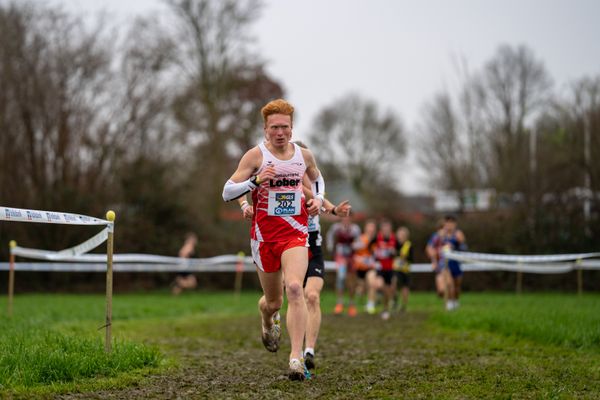 Bastian Mrochen (LG Reinhardswald) am 18.12.2021 waehrend der deutschen Cross Meisterschaft 2021 in Sonsbeck