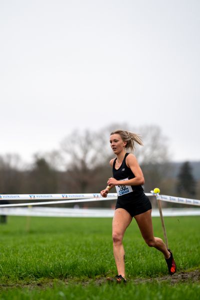 Lea Meyer (VfL Loeningen) am 18.12.2021 waehrend der deutschen Cross Meisterschaft 2021 in Sonsbeck