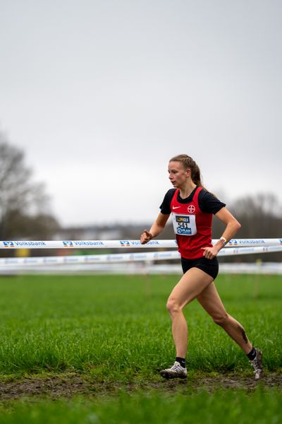 Berit Scheid (TSV Bayer 04 Leverkusen) am 18.12.2021 waehrend der deutschen Cross Meisterschaft 2021 in Sonsbeck