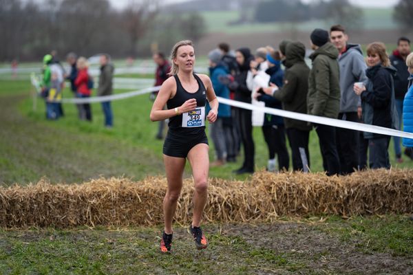 Lea Meyer (VfL Loeningen) am 18.12.2021 waehrend der deutschen Cross Meisterschaft 2021 in Sonsbeck