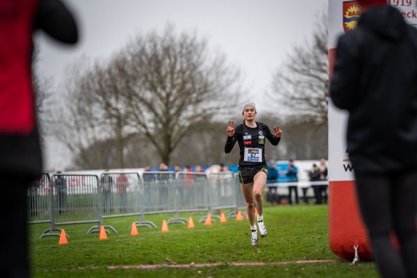 Alina Reh (SCC Berlin) am 18.12.2021 waehrend der deutschen Cross Meisterschaft 2021 in Sonsbeck