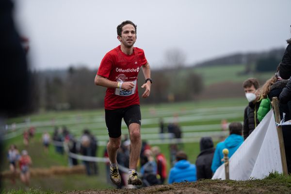 Joseph Katib (LG Braunschweig) am 18.12.2021 waehrend der deutschen Cross Meisterschaft 2021 in Sonsbeck