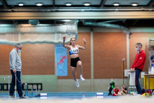 Lotta-Henrike Werner (LG Weserbergland); Niedersaechsische Hallenmeisterschaften am 22.01.2022 in der Leichtathletikhalle im Sportleistungszentrum Hannover