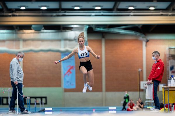 Lotta-Henrike Werner (LG Weserbergland); Niedersaechsische Hallenmeisterschaften am 22.01.2022 in der Leichtathletikhalle im Sportleistungszentrum Hannover