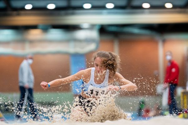 Lotta-Henrike Werner (LG Weserbergland); Niedersaechsische Hallenmeisterschaften am 22.01.2022 in der Leichtathletikhalle im Sportleistungszentrum Hannover