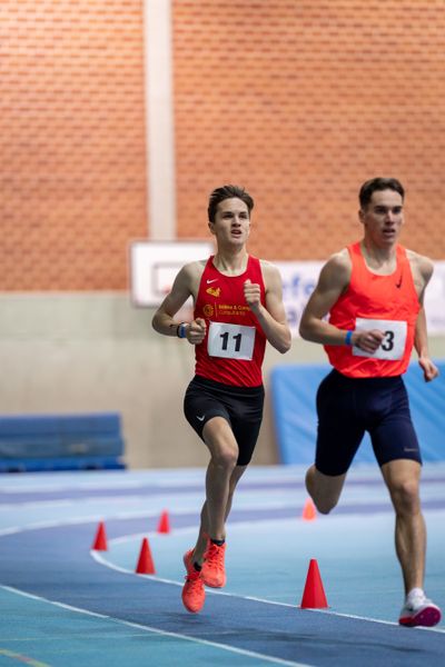 Tim Kalies (Braunschweiger Laufclub), Felix Ebel (Emder Laufgemeinschaft); Niedersaechsische Hallenmeisterschaften am 22.01.2022 in der Leichtathletikhalle im Sportleistungszentrum Hannover