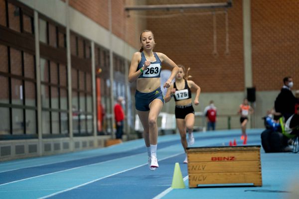 Carolin Hinrichs (VfL Loeningen); Niedersaechsische Hallenmeisterschaften am 23.01.2022 in der Leichtathletikhalle im Sportleistungszentrum Hannover