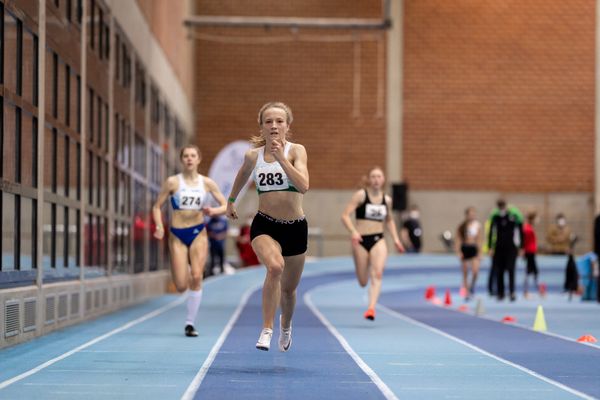 Nele Jaworski (VfL Wolfsburg); Niedersaechsische Hallenmeisterschaften am 23.01.2022 in der Leichtathletikhalle im Sportleistungszentrum Hannover