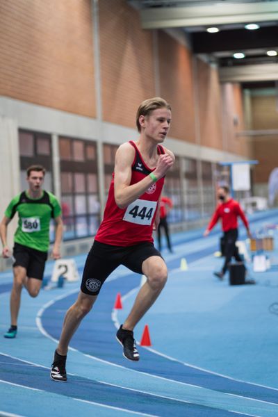 Mika Pikutzki (LG Osnabrueck) bei den niedersaechsischen Hallenmeisterschaften am 05.02.2022 in der Leichtathletikhalle im Sportleistungszentrum Hannover