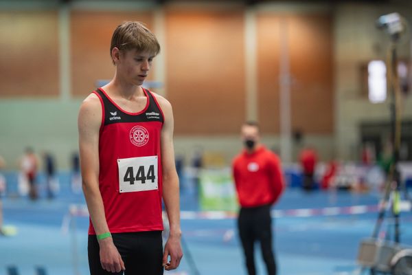 Mika Pikutzki (LG Osnabrueck) bei den niedersaechsischen Hallenmeisterschaften am 05.02.2022 in der Leichtathletikhalle im Sportleistungszentrum Hannover