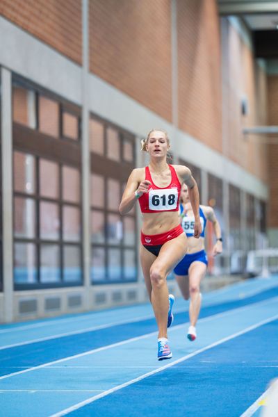 Luna Thiel (VfL Eintracht Hannover) ueber 400m bei den niedersaechsischen Hallenmeisterschaften am 05.02.2022 in der Leichtathletikhalle im Sportleistungszentrum Hannover