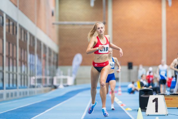 Luna Thiel (VfL Eintracht Hannover) ueber 400m bei den niedersaechsischen Hallenmeisterschaften am 05.02.2022 in der Leichtathletikhalle im Sportleistungszentrum Hannover