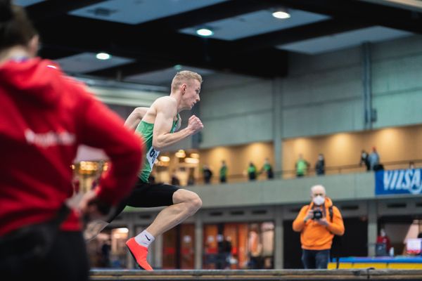 Louis Quarata (VfL Wolfsburg) ueber 400m bei den niedersaechsischen Hallenmeisterschaften am 05.02.2022 in der Leichtathletikhalle im Sportleistungszentrum Hannover