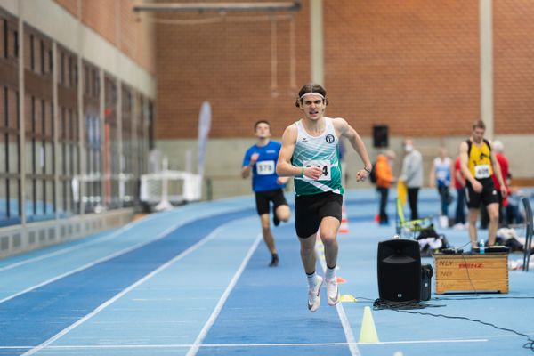 Niclas Jan Kaluza (Eintracht Hildesheim) ueber 400m bei den niedersaechsischen Hallenmeisterschaften am 05.02.2022 in der Leichtathletikhalle im Sportleistungszentrum Hannover