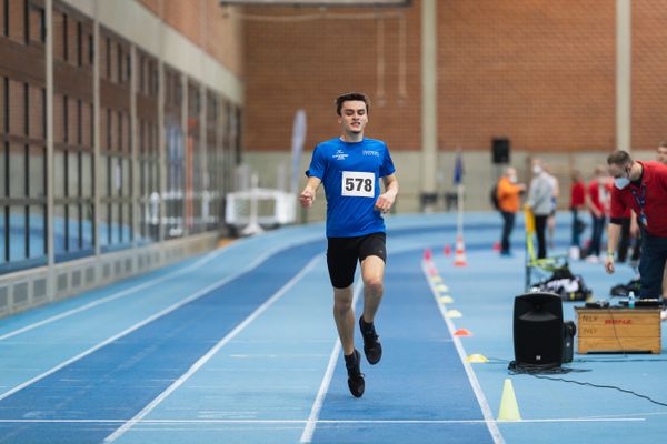 Laurenz Badenhop (TV Jahn Walsrode) ueber 400m bei den niedersaechsischen Hallenmeisterschaften am 05.02.2022 in der Leichtathletikhalle im Sportleistungszentrum Hannover