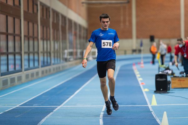 Laurenz Badenhop (TV Jahn Walsrode) ueber 400m bei den niedersaechsischen Hallenmeisterschaften am 05.02.2022 in der Leichtathletikhalle im Sportleistungszentrum Hannover