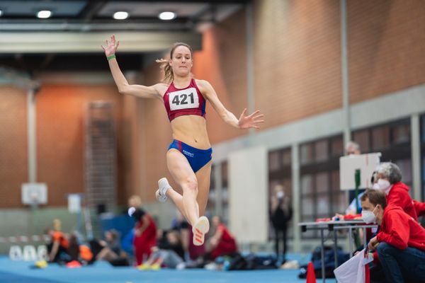 Lucy Seute (LG Kreis Harburg-West) bei den niedersaechsischen Hallenmeisterschaften am 05.02.2022 in der Leichtathletikhalle im Sportleistungszentrum Hannover