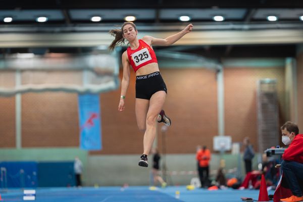 Ann-Kathrin Schmidt (Braunschweiger Laufclub) bei den niedersaechsischen Hallenmeisterschaften am 05.02.2022 in der Leichtathletikhalle im Sportleistungszentrum Hannover