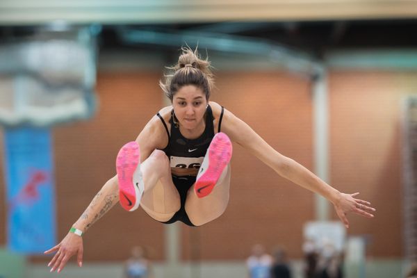 Christin Repnak (Hannover 96) im Weitsprung bei den niedersaechsischen Hallenmeisterschaften am 05.02.2022 in der Leichtathletikhalle im Sportleistungszentrum Hannover