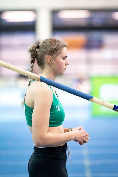 Elizabete Vetra (SV Werder Bremen) beim Stabhochsprung bei den niedersaechsischen Hallenmeisterschaften am 05.02.2022 in der Leichtathletikhalle im Sportleistungszentrum Hannover