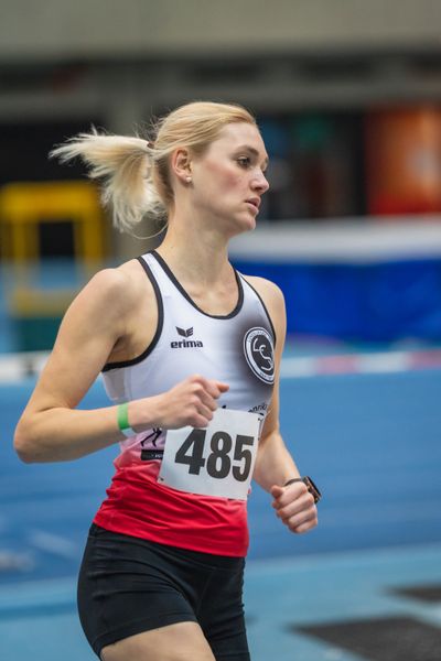 Martha Studtmann (Lueneburger SV) ueber 1500m bei den niedersaechsischen Hallenmeisterschaften am 05.02.2022 in der Leichtathletikhalle im Sportleistungszentrum Hannover