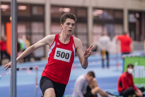 Alexander Bai (MTV Hanstedt) bei den niedersaechsischen Hallenmeisterschaften am 05.02.2022 in der Leichtathletikhalle im Sportleistungszentrum Hannover