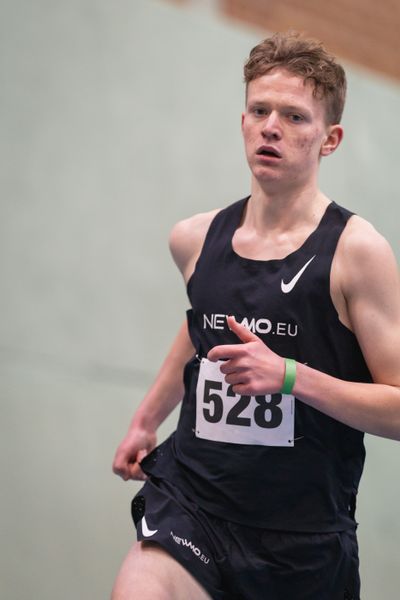 Tammo Doerner (SV Nordenham) ueber 1500m bei den niedersaechsischen Hallenmeisterschaften am 05.02.2022 in der Leichtathletikhalle im Sportleistungszentrum Hannover