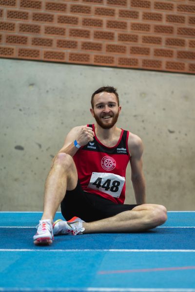 Robin Zernick (LG Osnabrueck) gewinnt die 800m bei den niedersaechsischen Hallenmeisterschaften am 06.02.2022 in der Leichtathletikhalle im Sportleistungszentrum Hannover