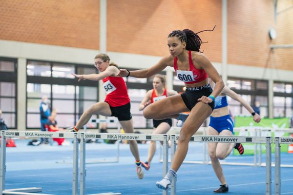 Jeanne Alipoé (VfL Eintracht Hannover) bei den niedersaechsischen Hallenmeisterschaften am 06.02.2022 in der Leichtathletikhalle im Sportleistungszentrum Hannover