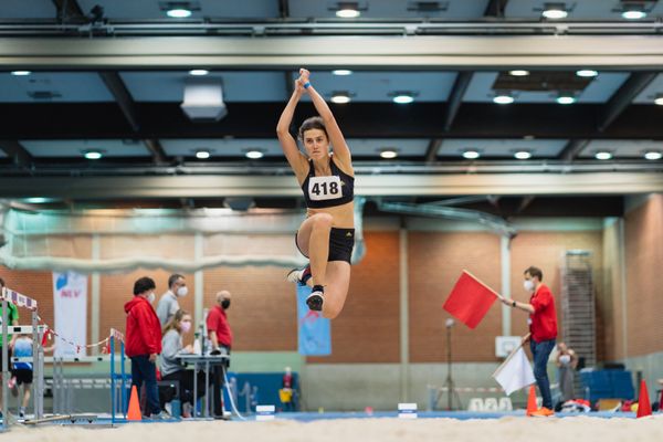 Thea Schmidt (LG Goettingen) bei den niedersaechsischen Hallenmeisterschaften am 06.02.2022 in der Leichtathletikhalle im Sportleistungszentrum Hannover