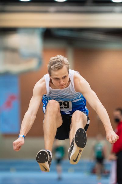 Marek Pabst (BTB Oldenburg) bei den niedersaechsischen Hallenmeisterschaften am 06.02.2022 in der Leichtathletikhalle im Sportleistungszentrum Hannover