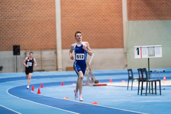 Elias Matthaeus (SC Kirchweyhe und Westerweyhe) bei den niedersaechsischen Hallenmeisterschaften am 06.02.2022 in der Leichtathletikhalle im Sportleistungszentrum Hannover