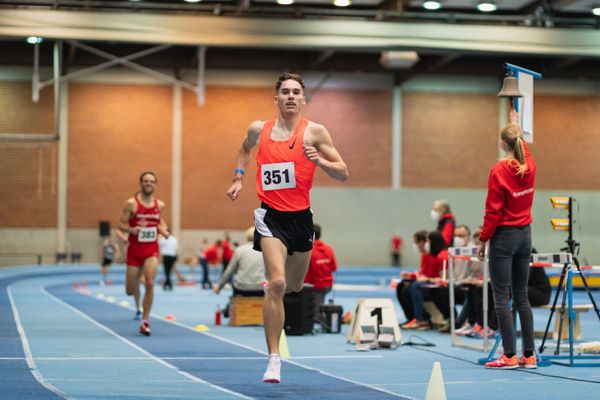 Felix Ebel (Emder Laufgemeinschaft) bei den niedersaechsischen Hallenmeisterschaften am 06.02.2022 in der Leichtathletikhalle im Sportleistungszentrum Hannover