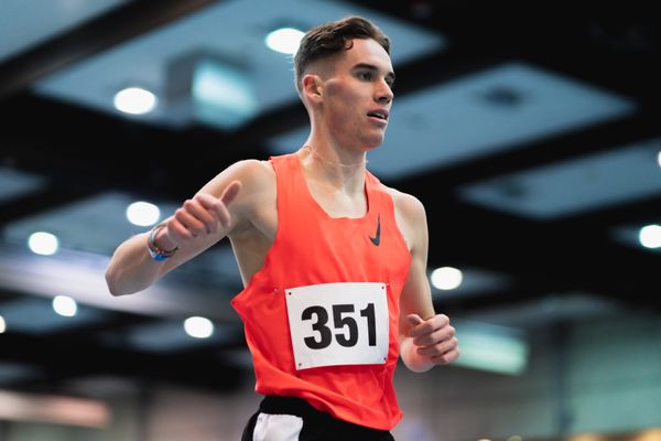 Felix Ebel (Emder Laufgemeinschaft) bei den niedersaechsischen Hallenmeisterschaften am 06.02.2022 in der Leichtathletikhalle im Sportleistungszentrum Hannover