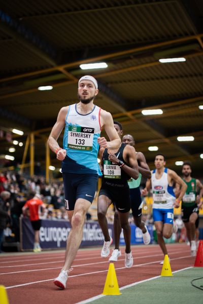 Pacemaker Lukas Symersky (Tschechien) ueber 1500m am 12.02.2022 beim PSD Bank Indoor Meeting in der Helmut-Körnig-Halle in Dortmund