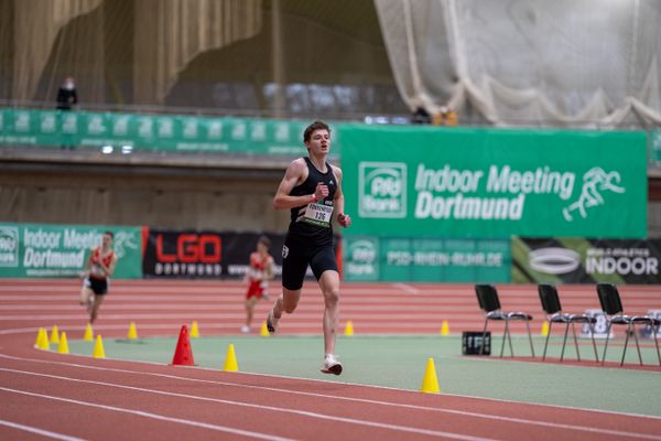 Jesse Fokkenrood (Niederlande) ueber 1500m am 12.02.2022 beim PSD Bank Indoor Meeting in der Helmut-Körnig-Halle in Dortmund