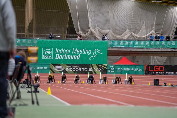 60m Finale der Männer mit Deniz Almas (VfL Wolfsburg), Eseosa Fostine Desalu (Italien), Julian Wagner (LC Top Team Thueringen), Aleksandar Askovic (LG Stadtwerke Muenchen), Lucas Ansah-Peprah (Hamburger SV), Joris van Gool (Niederlande), Sean Safo-Antwi (Ghana) und Kobe Vleminckx (Belgien) am 12.02.2022 beim PSD Bank Indoor Meeting in der Helmut-Körnig-Halle in Dortmund